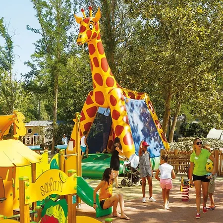 Campsite Camping Sunissim La Pergola By Locatour Sainte-Marie-la-Mer